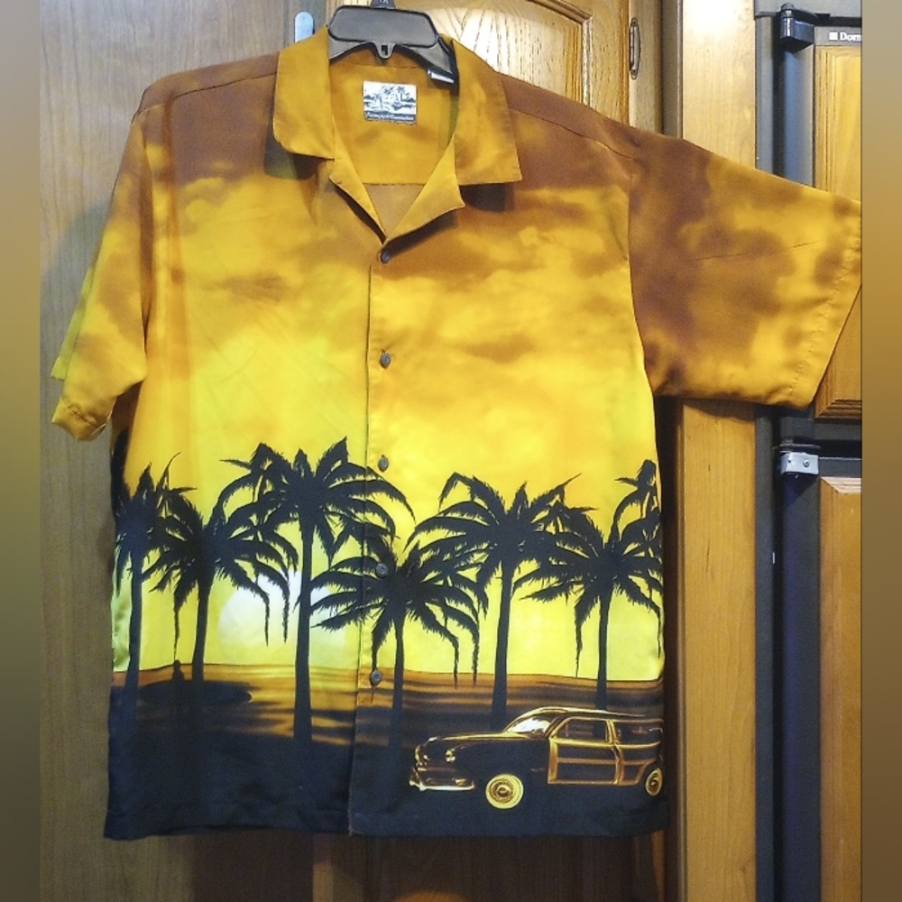 Pineapple Connection Hawaiian Button Down Men's Large